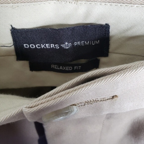 NEW Dockers Mens Relaxed Fit Custom Waistband Comfort Khaki Size 44x30 - Picture 5 of 9